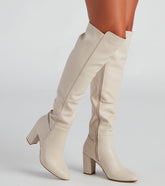 Elegante, kniehohe Stiefel mit Strut-Muster
